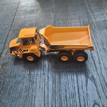 Model miniatuur Moxy MT31 dumper van NZG beschikbaar voor biedingen