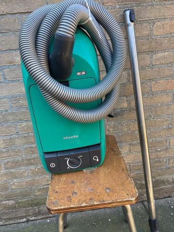 Miele S251i Air Clean Plus stofzuiger beschikbaar voor biedingen