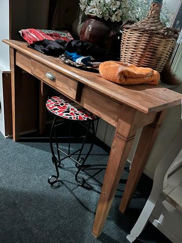 Houten sidetable met lade beschikbaar voor biedingen