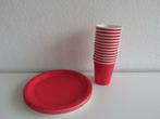 Set van 13 Rode kartonnen wegwerp bordjes en bekers Kerst, Ophalen of Verzenden, Nieuw, Overige typen, Kerst of Sinterklaas