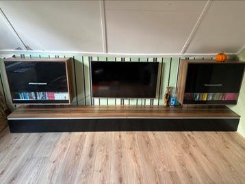 4-delige wandmeubels set, bruin/hoogglans zwart, 360 cm lang beschikbaar voor biedingen