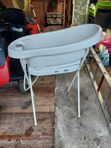 Babybadje met Statief beschikbaar voor biedingen