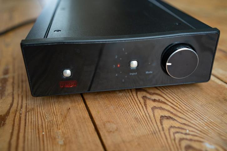 Rega Brio-r versterker met afstandsbediening, Audio, Tv en Foto, Versterkers en Receivers, Zo goed als nieuw, Stereo, Minder dan 60 watt