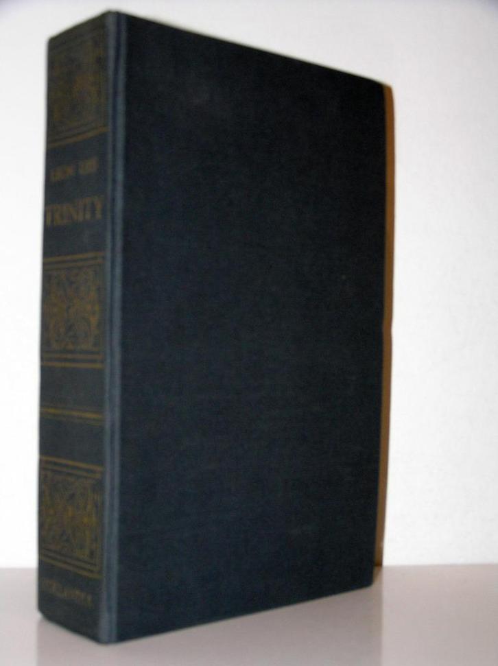 Leon Uris - Trinity (gebonden zwart), Boeken, Romans, Gelezen, Ophalen of Verzenden