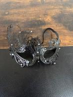 Carnavalsmasker - Elegant Zwart Masker, Maat 38/40 (M), Carnaval, Nieuw, Ophalen of Verzenden