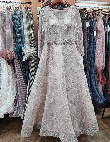 Luxe galajurk te koop – bijna nieuw! beschikbaar voor biedingen