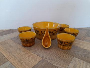 Vintage okergeel snackset pindaset Koninklijke Goedewaagen  beschikbaar voor biedingen