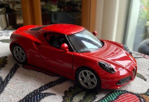 Rode Alpha Romeo 4c Welly deuren kunnen open v.d auto, Hobby en Vrije tijd, Modelauto's | Overige schalen, Zo goed als nieuw, Ophalen