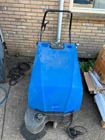 Veegmachine clarke nilfisk floortec 550B beschikbaar voor biedingen