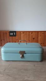 EMAILLE MINTGROENE BROODTROMMEL MET GOUDEN BIES., Antiek en Kunst, Antiek | Emaille, Ophalen of Verzenden