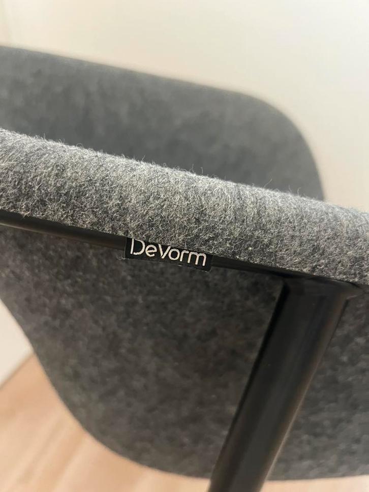Design stoel van DeVorm  - LJ-1 in donkergrijs PETvilt, Huis en Inrichting, Stoelen, Zo goed als nieuw, Eén, Grijs, Ophalen
