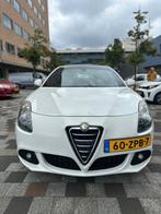 Alfa Romeo Giulietta 1.4 Turbo 2013 Wit, Auto's, Voorwielaandrijving, 65 €/maand, 4 cilinders, Wit