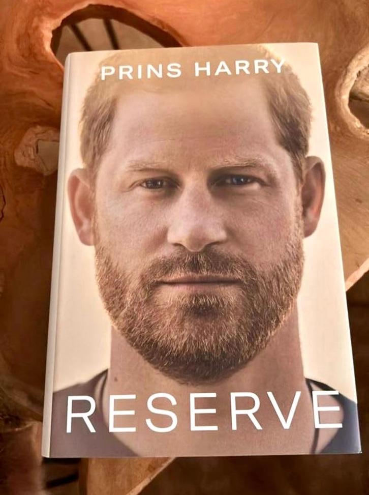 Prins Harry - Reserve, Boeken, Biografieën, Zo goed als nieuw, Sport, Ophalen of Verzenden