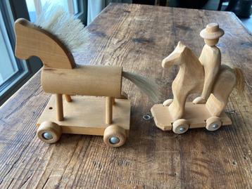 Eerlijk blank houten speelgoed, paardjes, in perfecte staat beschikbaar voor biedingen