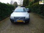Volvo XC70 2.4 D5 Kinetic alle onderhoudboeken aan wezig en, Auto's, Volvo, Automaat, 1694 kg, 193 €/maand, XC70