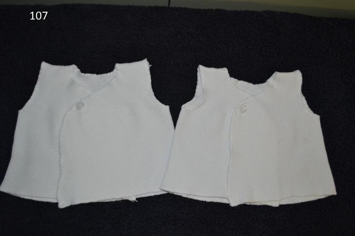 2 Mooie oude katoenen luier hemdjes NR 107, Verzamelen, Poppen, Zo goed als nieuw, Kleertjes, Ophalen of Verzenden