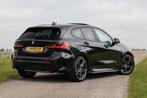 BMW 1-serie 118i Aut7 M-Sport  Pano  LED  Sfeer, 65 €/maand, Stof, Gebruikt, Zwart