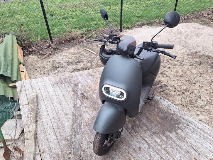 Elektrische scooter IVA LX02 (weinig km), Fietsen en Brommers, Scooters | Overige merken, Zo goed als nieuw, Maximaal 45 km/u