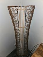 Vloerlamp rotan rieten. 110 hoog, Huis en Inrichting, Woonaccessoires | Zuilen en Pilaren, Ophalen of Verzenden, Zo goed als nieuw