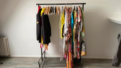 < Handig Kledingrek hoog met haken aan weerskanten>, Kleding | Dames, Kledingrekken, Zo goed als nieuw, Ophalen