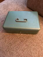 Groene geldkist met sleutel, Ophalen of Verzenden, Zo goed als nieuw, Metaal of Blik, Overige thema's