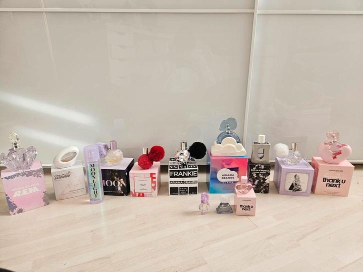 Ariana Grande parfum collectie, Sieraden, Tassen en Uiterlijk, Uiterlijk | Parfum, Zo goed als nieuw, Ophalen of Verzenden