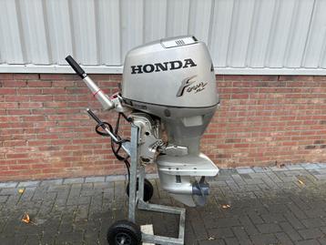 Honda 40 pk 4 takt , kortstaart , knuppel, vaarklaar ! beschikbaar voor biedingen