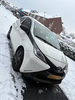 Toyota Aygo 1.0 Vvt-i 69pk 3D 2015 model Wit LED APK, Auto's, Toyota, Voorwielaandrijving, 4 stoelen, Wit, Origineel Nederlands
