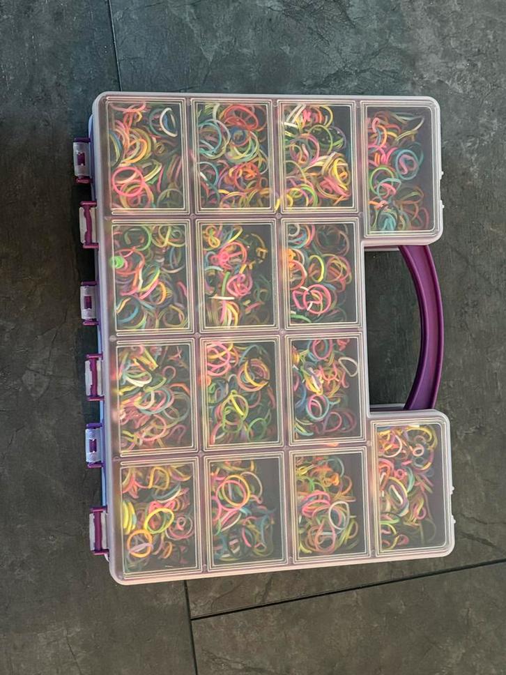 Loom Elastiekjes Doos, Hobby en Vrije tijd, Knutselen, Gebruikt, Materiaal, Ophalen of Verzenden