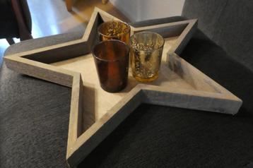 houten ster met windlichten,  hout met een vaasje beschikbaar voor biedingen