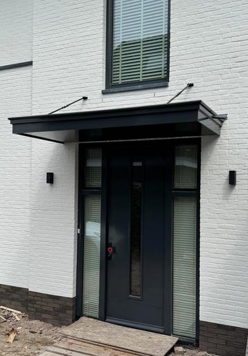 Houten deurluifel beschikbaar voor biedingen