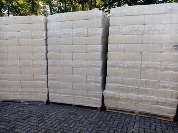 Tekoop1e kwaliteit zaagsel baaltjes18 kg. afgehaald €7,75,-  beschikbaar voor biedingen