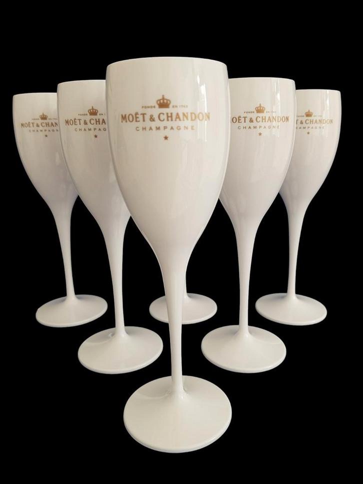 Witte Champagne flutes van MOËT & CHANDON 6 voor 48,- ‼️, Huis en Inrichting, Keuken | Servies, Nieuw, Overige stijlen, Overige materialen