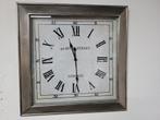 zeer grote vierkanten rvs wandklok, Huis en Inrichting, Woonaccessoires | Klokken, Ophalen of Verzenden, Zo goed als nieuw, Analoog