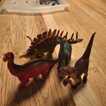 4 Dinosaurus Speelgoed Figuren beschikbaar voor biedingen