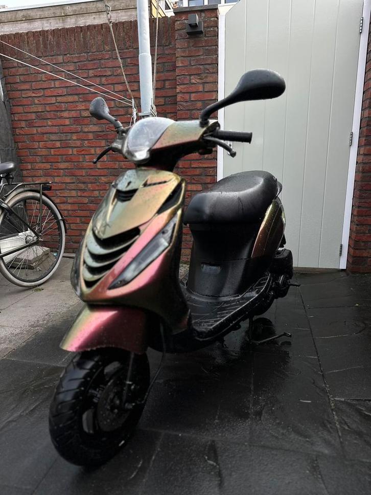 Zip 50cc 4Takt 50km/h blauw kenteken NIEUW!!, Fietsen en Brommers, Scooters | Piaggio, Zo goed als nieuw, Zip, Maximaal 45 km/u