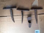 3 luik grendels zeer oud, gesmeed,gebruikt, geroest + 1 hoek, Ophalen of Verzenden, Gebruikt, IJzer, Schuif of Grendel