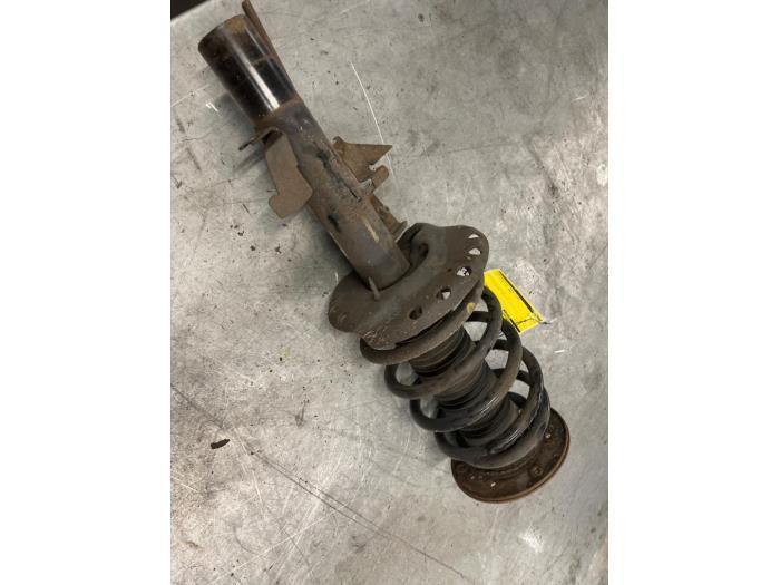 Schokdemperpoot rechts-voor van een Volvo XC70, Auto-onderdelen, Ophanging en Onderstel, Volvo, Gebruikt, 3 maanden garantie, Ophalen of Verzenden