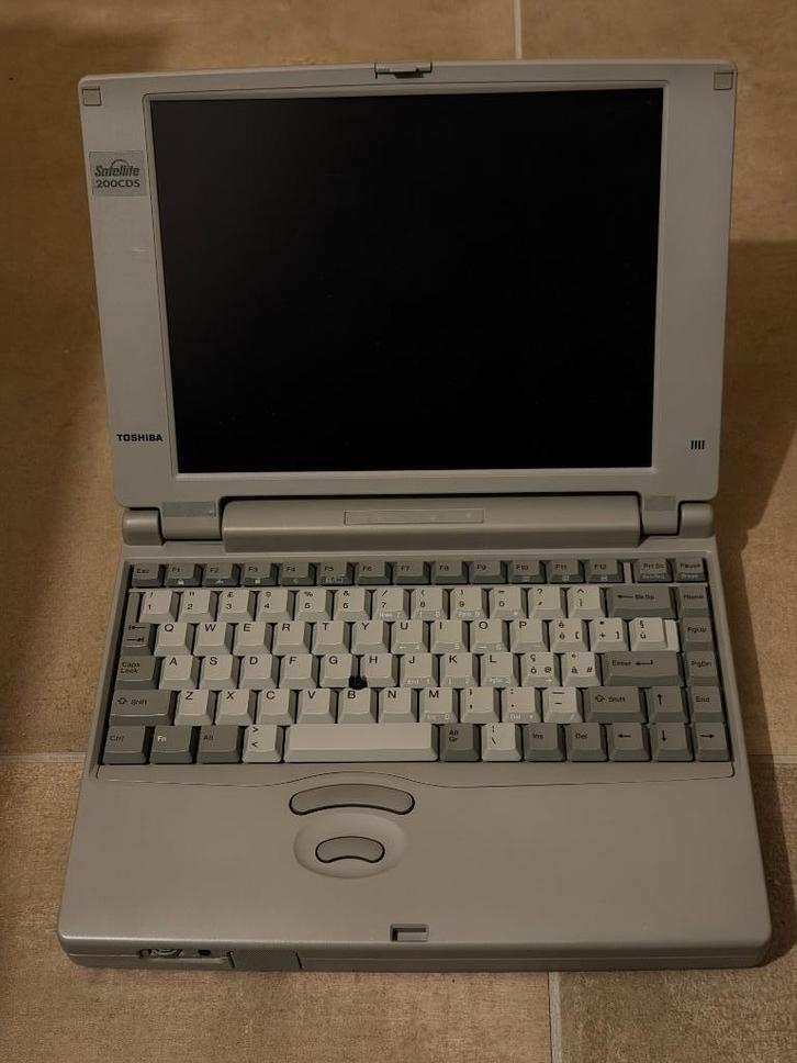 Toshiba Satellite 200CDT/CDS vintage, Computers en Software, Vintage Computers, Verzenden