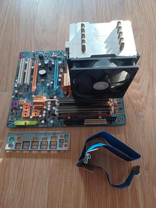 Gigabyte GA-P35-DS4 met koeler, geheugen en cpu, Computers en Software, Moederborden, Gebruikt, Ophalen of Verzenden