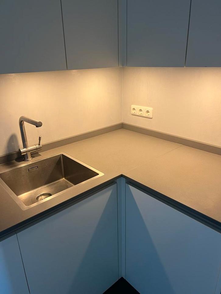 Handgemaakte Keuken met Inbouwapparatuur, Huis en Inrichting, Keuken | Complete keukens, Gebruikt, Hoekkeuken, Wit, Composiet