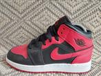 Nike Jordan 1 Mid Banned GS 36.5, Kleding | Dames, Schoenen, Nike Air Jordan, Ophalen of Verzenden, Rood, Sneakers of Gympen