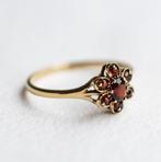 Vintage 9K gouden cluster ring met granaat - Maat 18,25, Sieraden, Tassen en Uiterlijk, Ringen, 18 tot 19, Ophalen of Verzenden