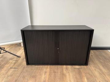Zwarte roldeurkast van 72x120x43 beschikbaar voor biedingen