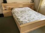2-persoonsbed met matrassen, ombouw en nachtkastjes, Huis en Inrichting, Slaapkamer | Complete slaapkamers, Ophalen, Gebruikt