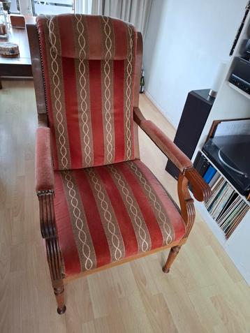 Vintage fauteuil met gestreepte bekleding beschikbaar voor biedingen