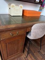 Antiek houten bureau met leren bureaublad inleg., Ophalen