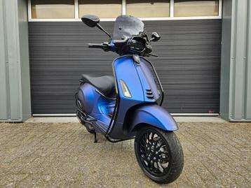 VESPA SPRINT 4T E5 BROM 2024 GALAXY BLEU CAMELION VOl OPTIES beschikbaar voor biedingen