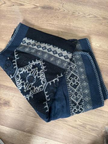 Mooie Poncho met Patroon beschikbaar voor biedingen
