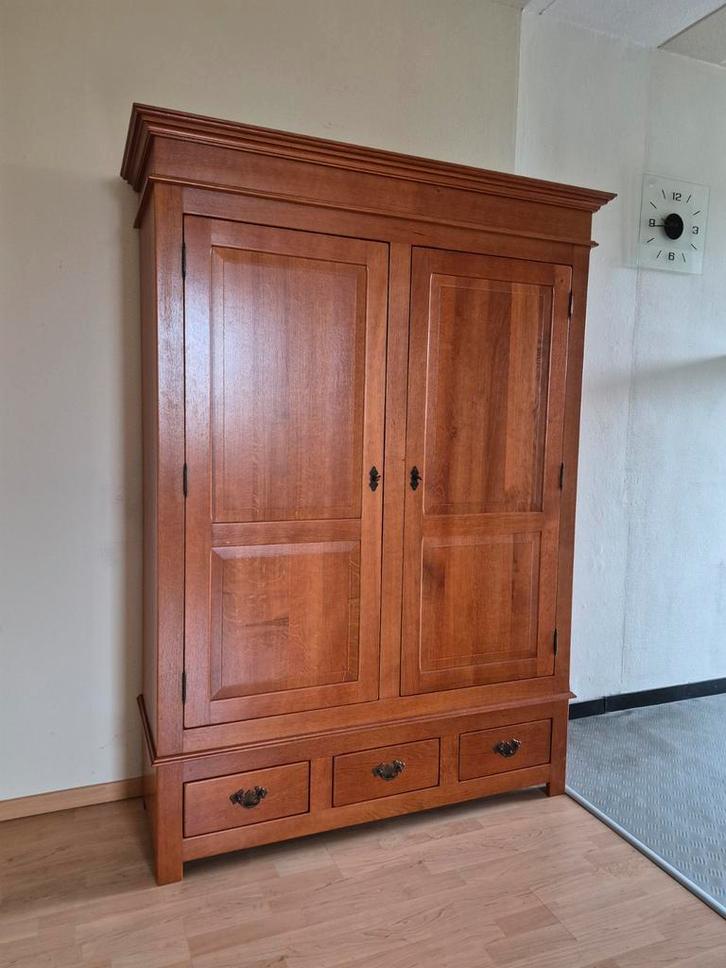 Majestueuze Salonkast met Extra Planken, Huis en Inrichting, Kasten | Kledingkasten, Zo goed als nieuw, 150 tot 200 cm, 100 tot 150 cm